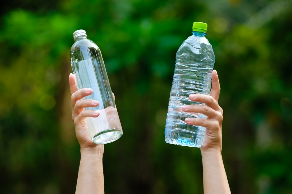 Glass vs Plastic: 7 Factors to Consider for Packaging your Product