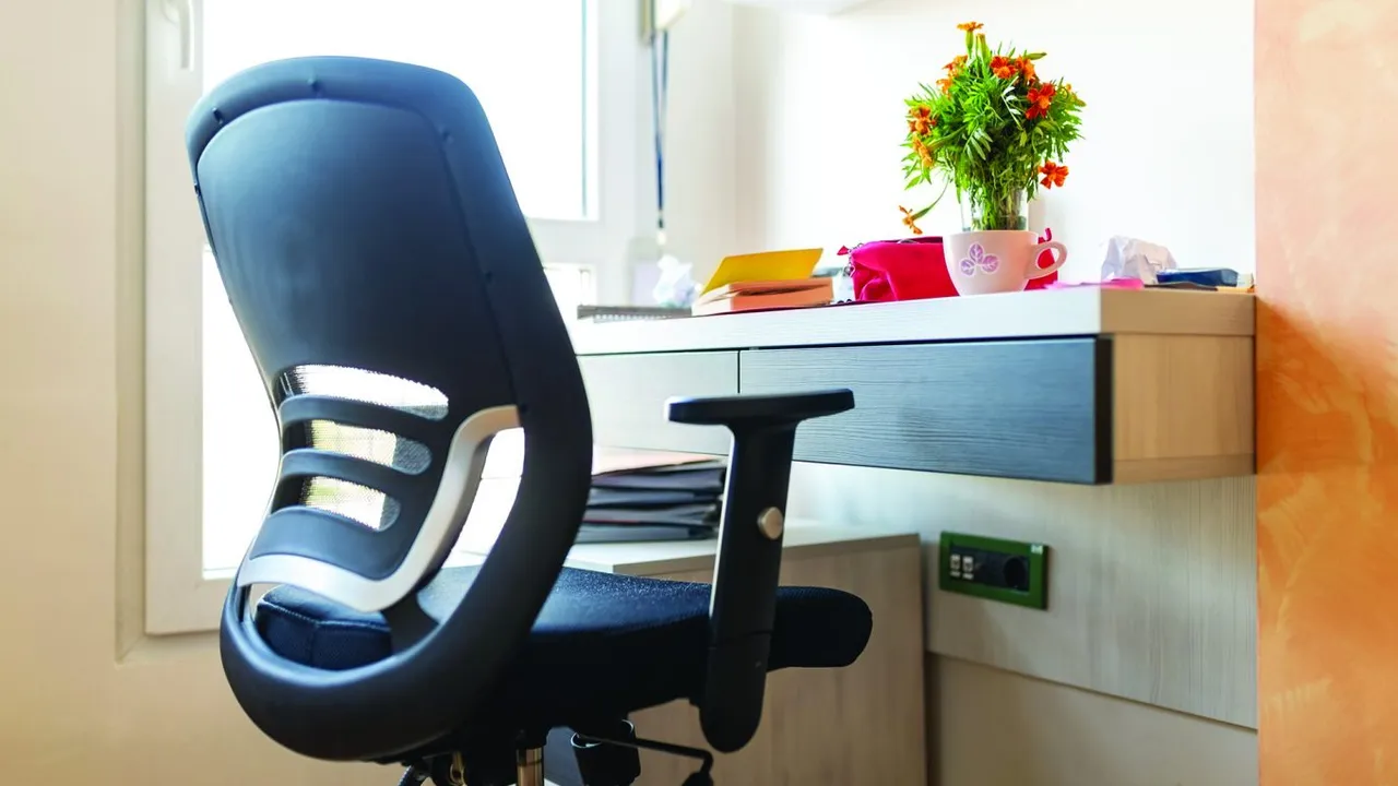 The Ultimate Guide to Choosing the Perfect Chair for Your Home Office 